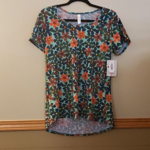 LuLaRoe Tops - NWT LuLaRoe Classic T